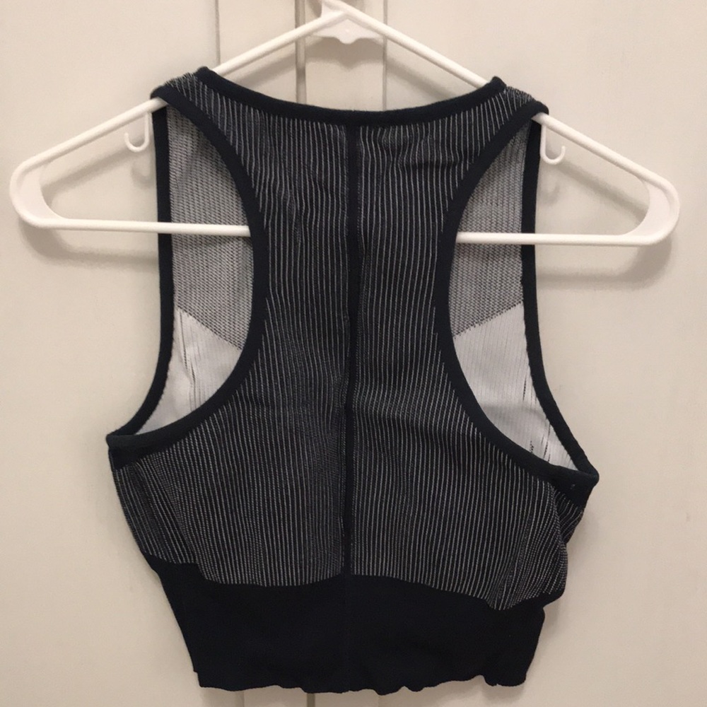 Nike Top - Picture 2 of 3